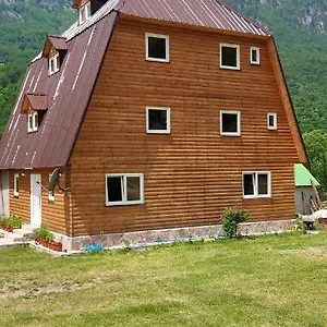 Bujtina Zemra Tradites Penzion